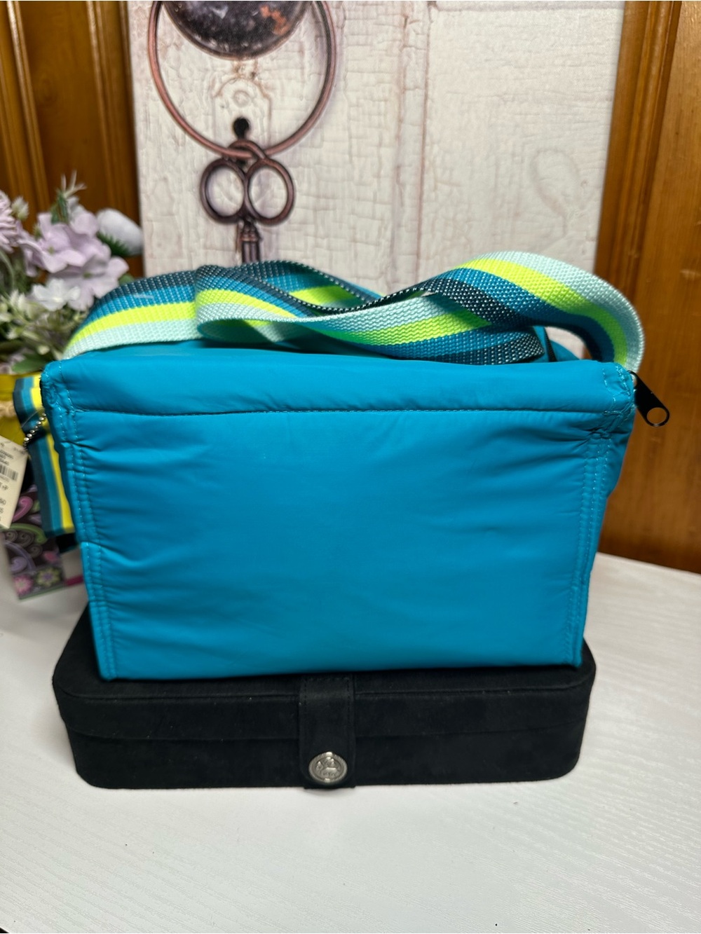 Victoria's Secret PINK Teal Blue Crossbody Lunch Bag with Multicolor Strap - Picture 3 of 9